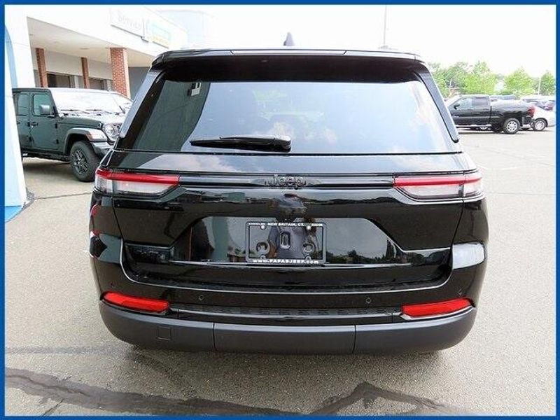 2025 Jeep Grand Cherokee Image 6