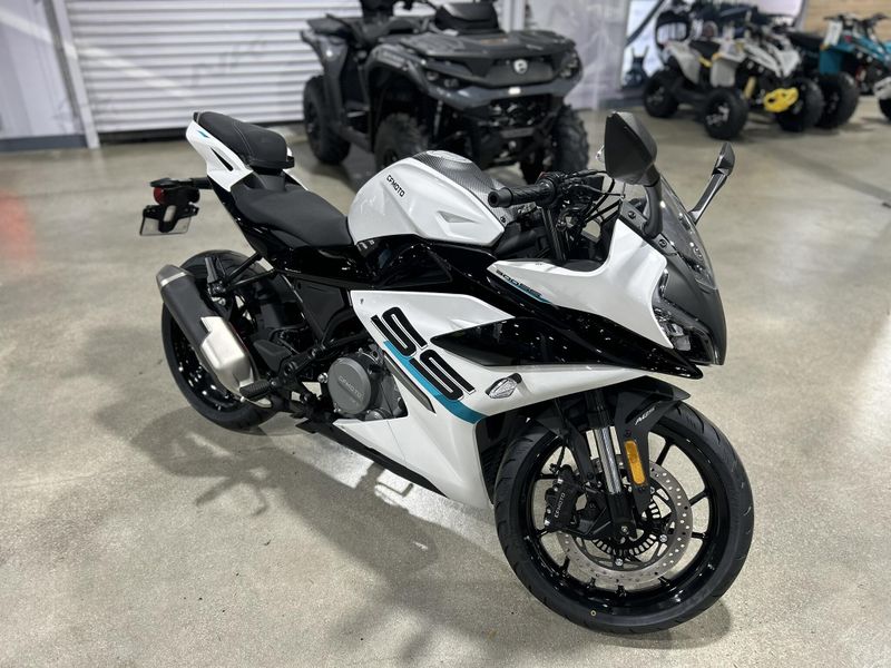 2025 CFMOTO 300SS Image 16
