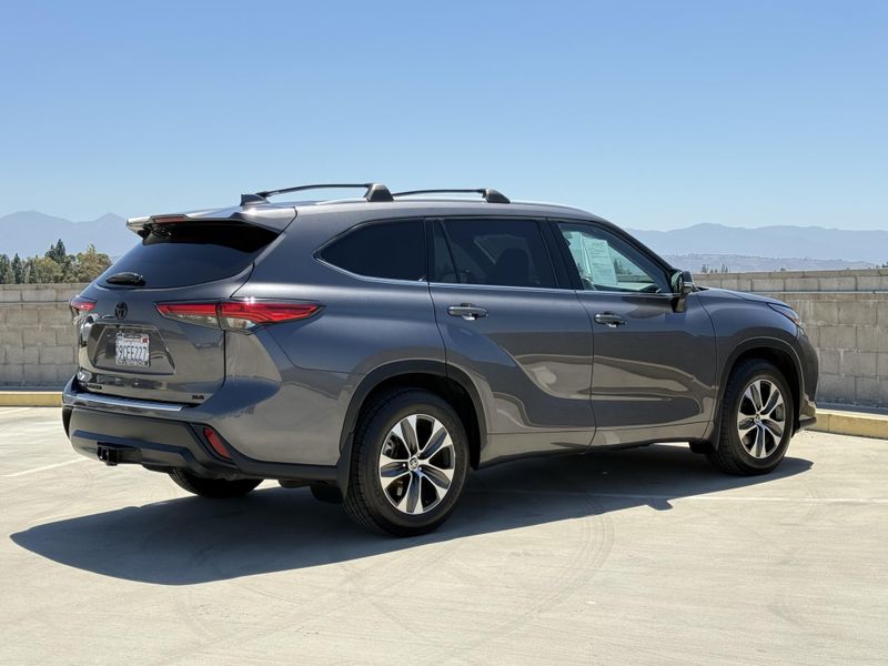 Used 2022 Toyota Highlander XLEImage 12