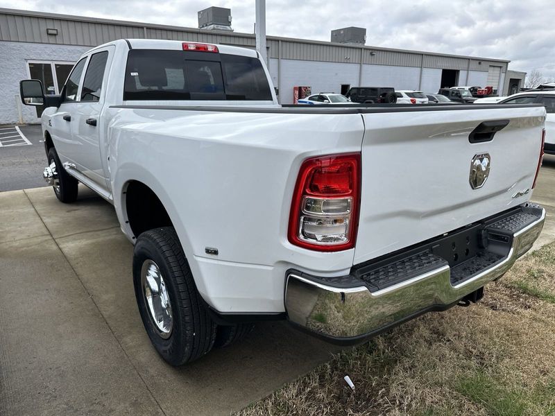 2024 RAM 3500 Tradesman Crew Cab 4x4 8