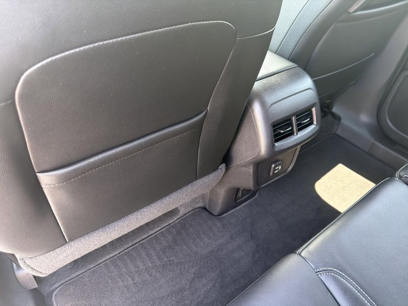 Used 2024 GMC Terrain SLTImage 29