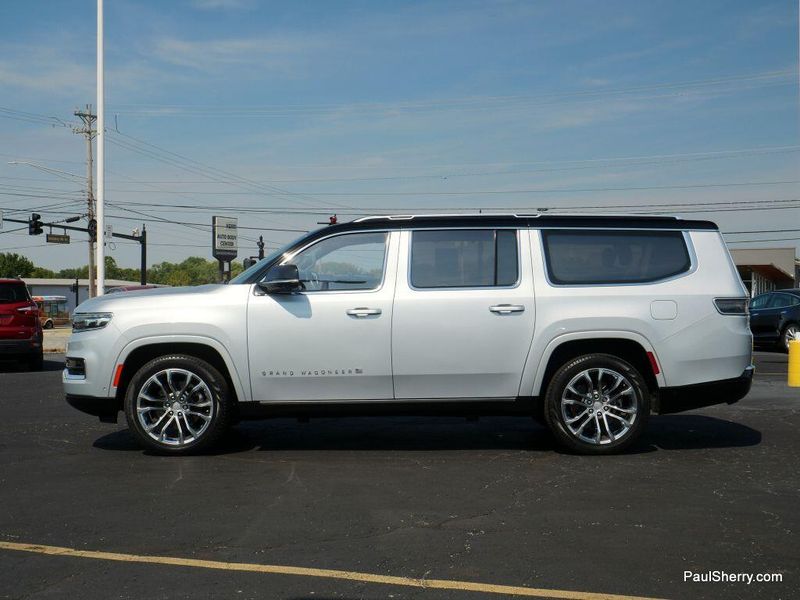 2023 Jeep Grand Wagoneer L II photo 10