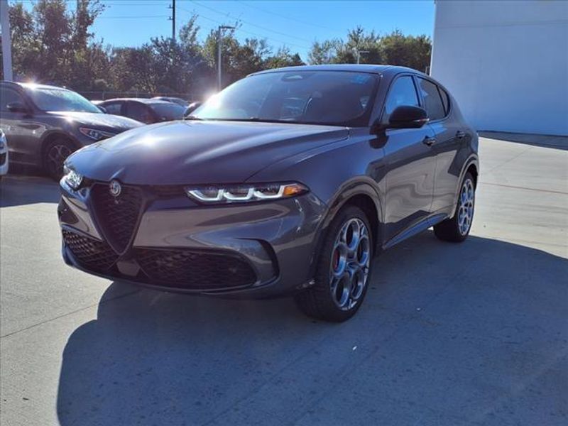 2024 Alfa Romeo Tonale Veloce Eawd in a Grigio (Gray) Ascari Metallic exterior color and Blackinterior. Northside Alfa Romeo of Houston 281-475-4549 alfaromeousaofnorthhouston.com 