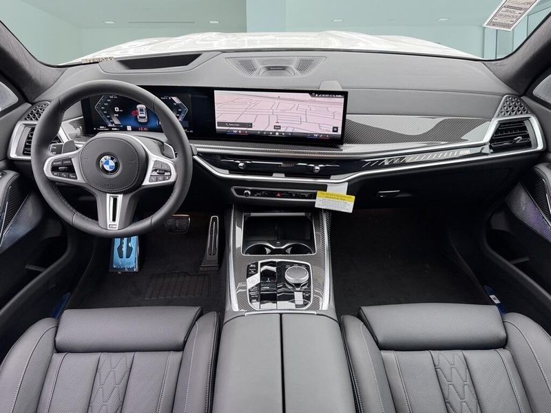 2025 BMW X7 M60iImage 28