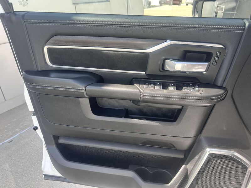 2025 RAM 2500 LaramieImage 11