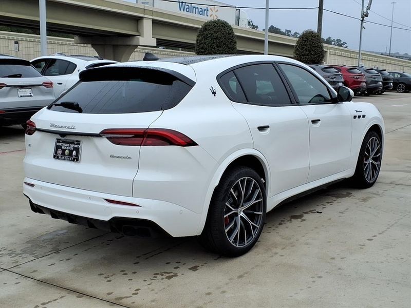 New 2026 Maserati Grecale ModenaImage 7