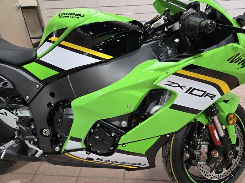 2025 Kawasaki NINJA ZX10R KRT EDITION LIME GREEN AND EBONY AND PEARL BLIZZARD WHITEImage 9