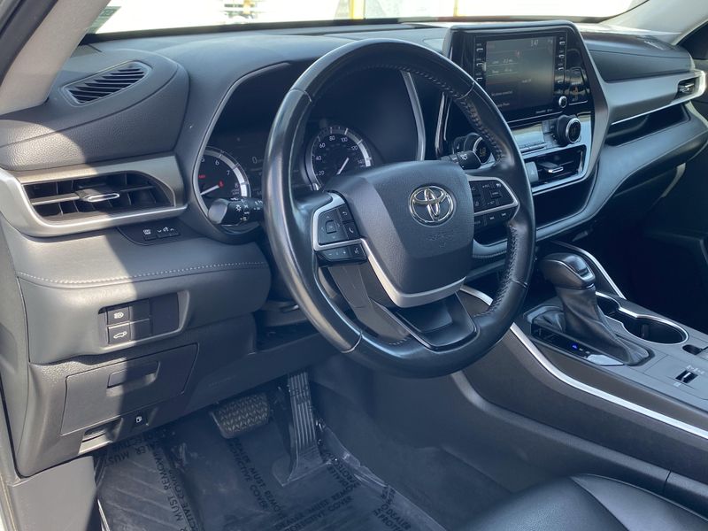 2022 Toyota Highlander XLEImage 17