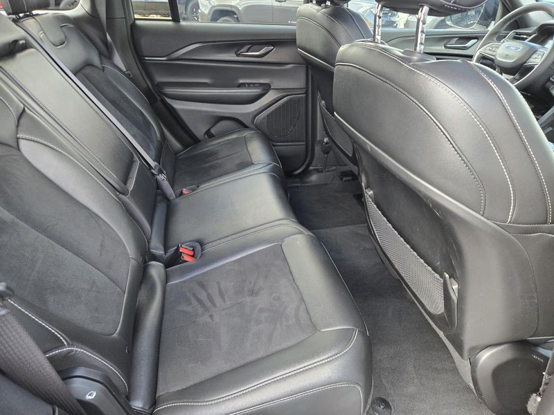 Used 2024 Jeep Grand Cherokee Altitude X 4x4