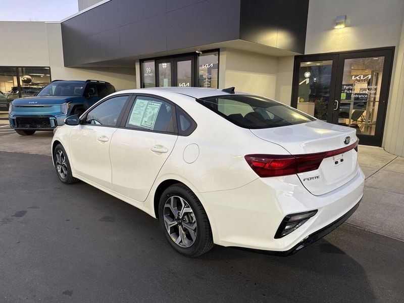 2021 Kia Forte LXSImage 6