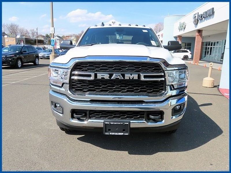 2022 RAM 2500 TradesmanImage 3