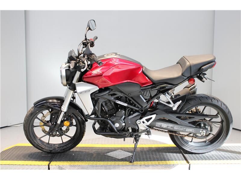 2019 Honda CB300R in a RED exterior color. New England Powersports 978 338-8990 pixelmotiondemo.com 