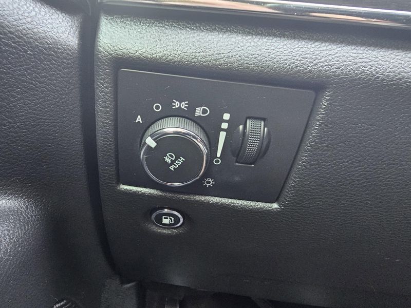 Used 2017 Jeep Grand Cherokee LimitedImage 18