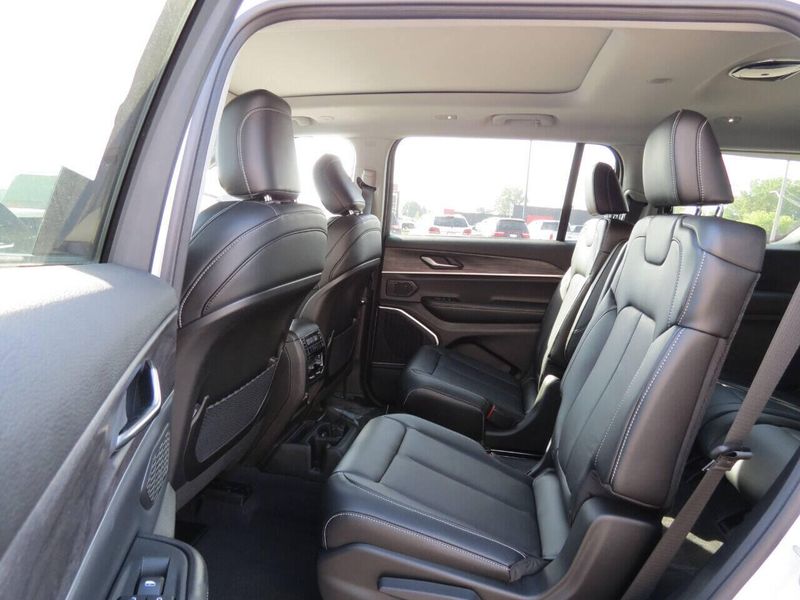 2021 Jeep Grand Cherokee L Limited 4x4 4dr SUVImage 40