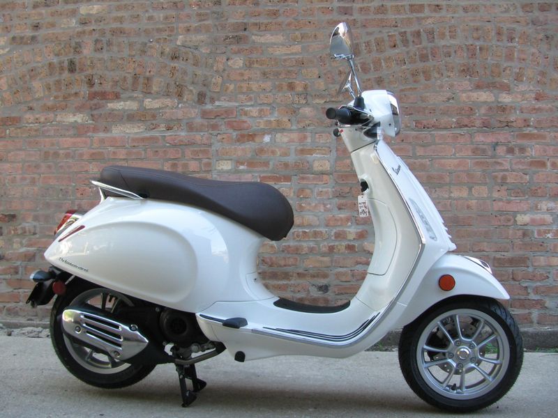 2022 Vespa Primavera 50Image 1