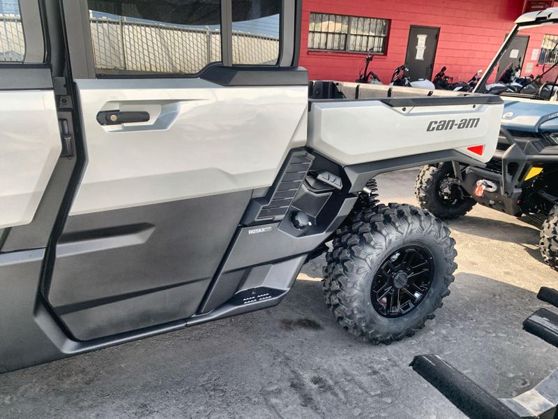 New 2026 Can-Am DEFENDER MAX LIMITED CAB HD11 Image 5