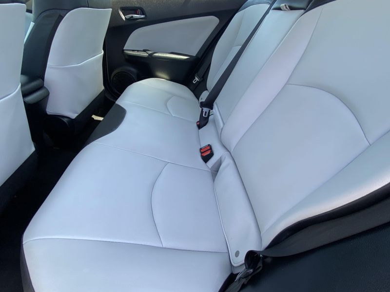2016 Toyota Prius Three TouringImage 15