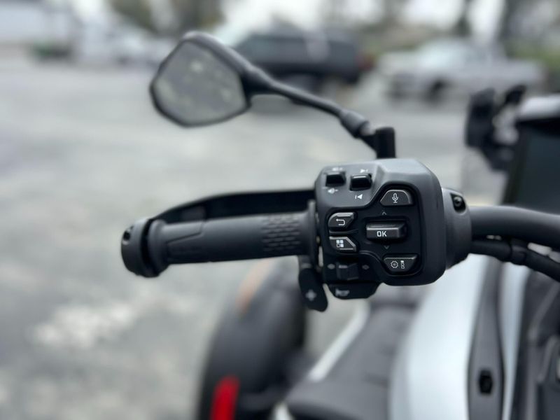 New 2025 Can-Am CANYON XT Image 16