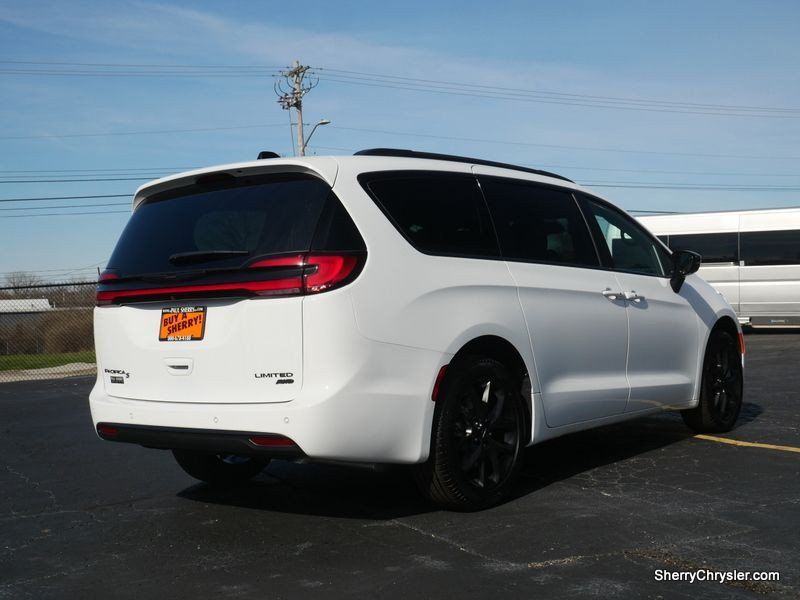 2024 Chrysler Pacifica Limited AwdImage 12