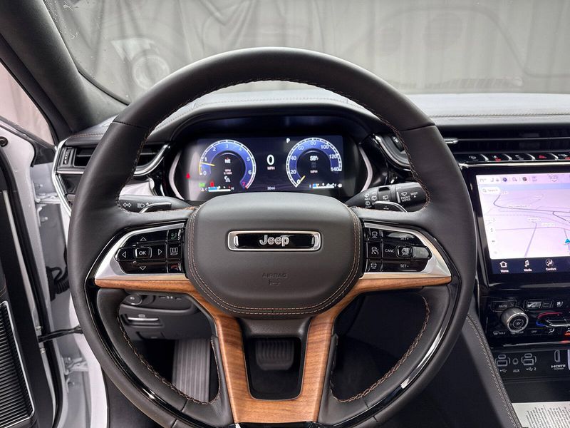 New 2025 Jeep Grand Cherokee L Summit Reserve 4x4Image 10