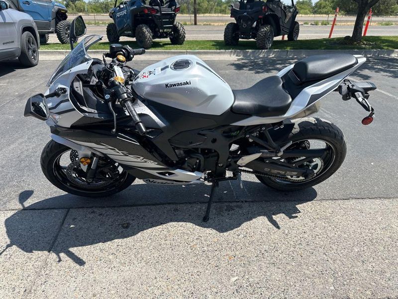 2025 Kawasaki NINJA ZX4RR ABS 