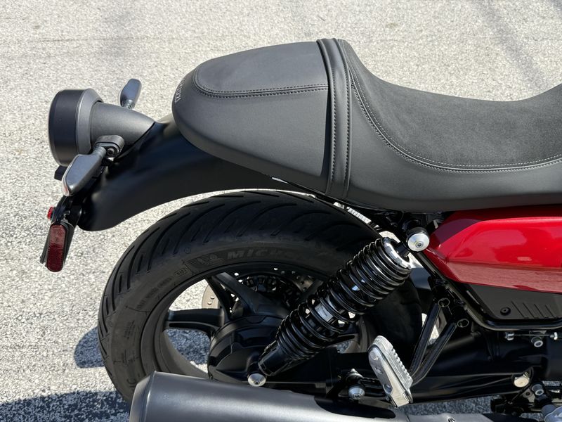 2024 Moto Guzzi V7 Stone Corsa