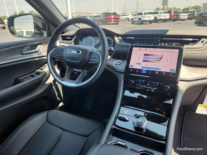 New 2025 Jeep Grand Cherokee Limited 4x4