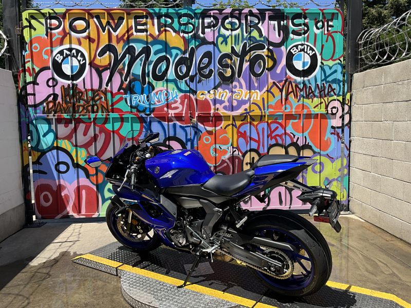 New 2025 Yamaha YZF-R7 Image 5
