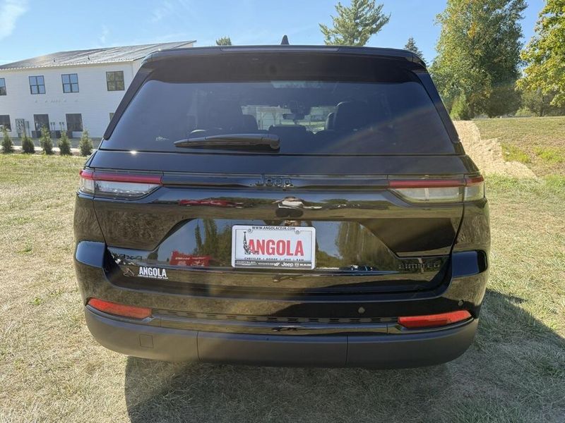 2025 Jeep Grand Cherokee Limited photo 4