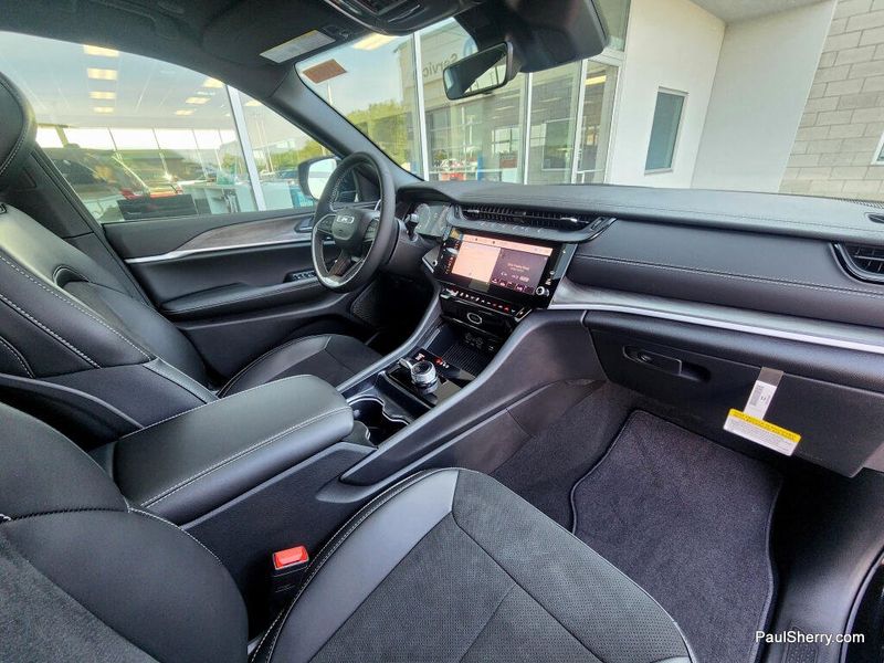 New 2026 Jeep Grand Cherokee L Laredo Altitude 4x4