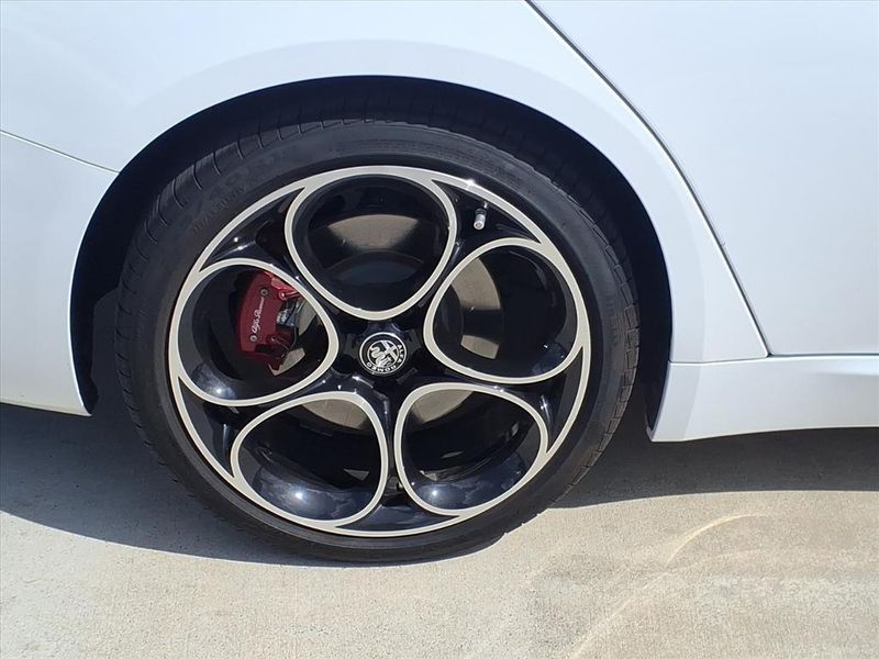 Used 2022 Alfa Romeo Giulia TiImage 10