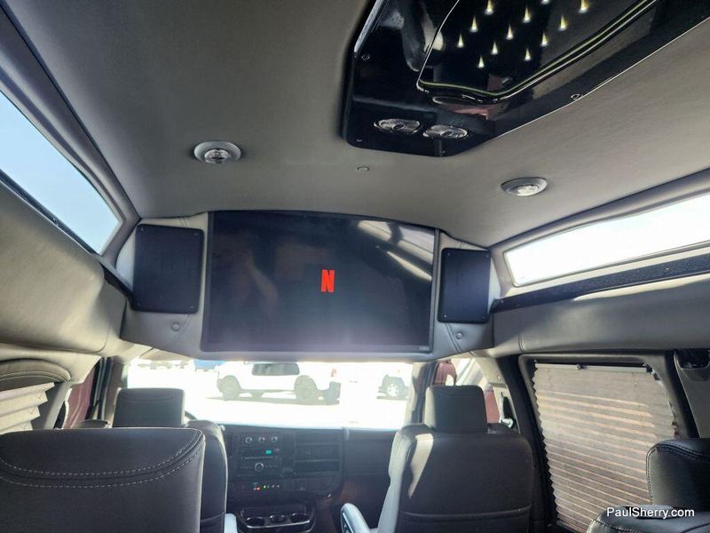 2022 GMC Savana Image 60