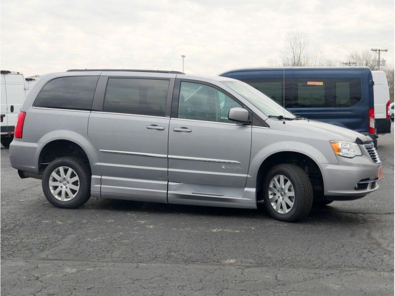 2014 Chrysler Town & Country TouringImage 7