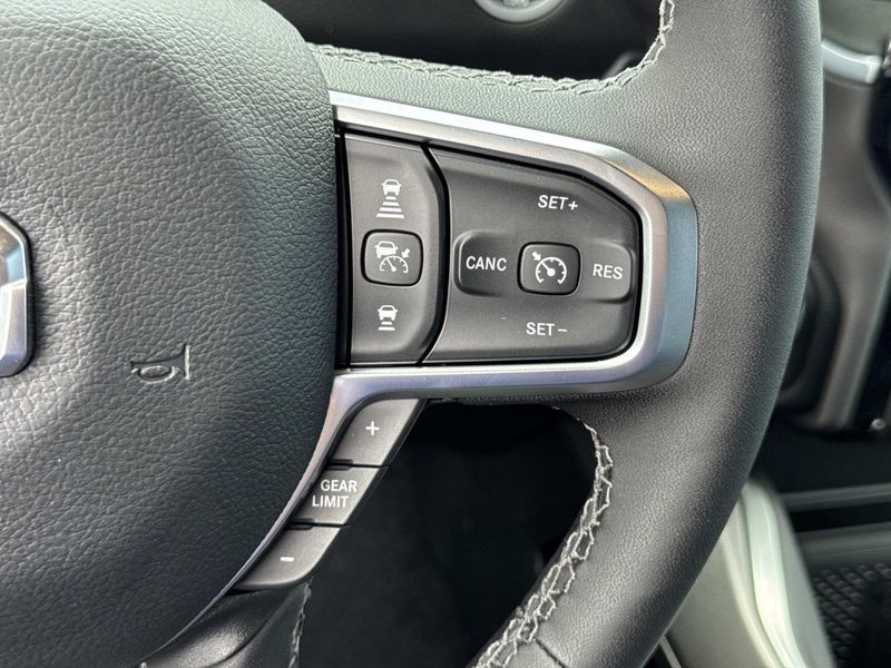 New 2026 RAM 1500 Big Horn Crew Cab 4x2 5'7' Box