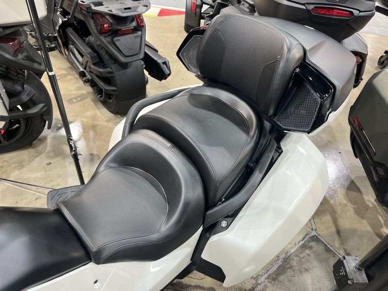 New 2026 Can-Am SPYDER F3 LIMITED (SE6) Image 18