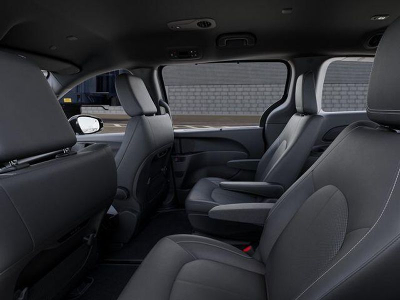 New 2026 Chrysler Pacifica SelectImage 23