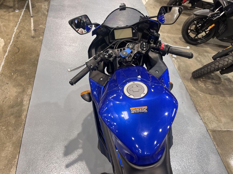 Used 2022 Yamaha YZF-R3 ABS Image 11