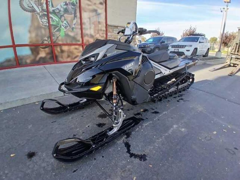 New 2025 LYNX SM SHD DS 8TR S BK 154 3P HUB 25 