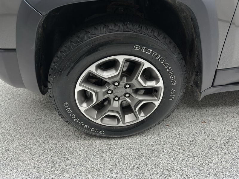 Used 2022 Jeep Cherokee TrailhawkImage 6