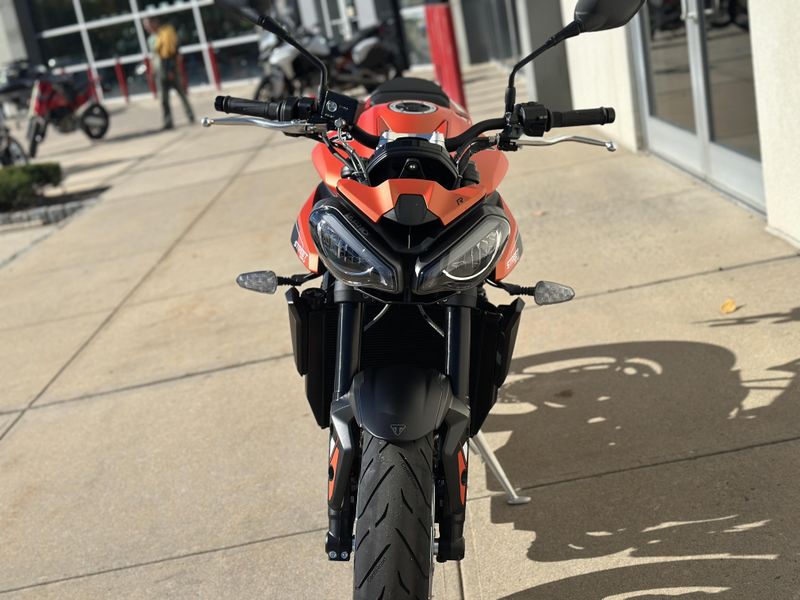 2025 Triumph STREET TRIPLE RImage 4