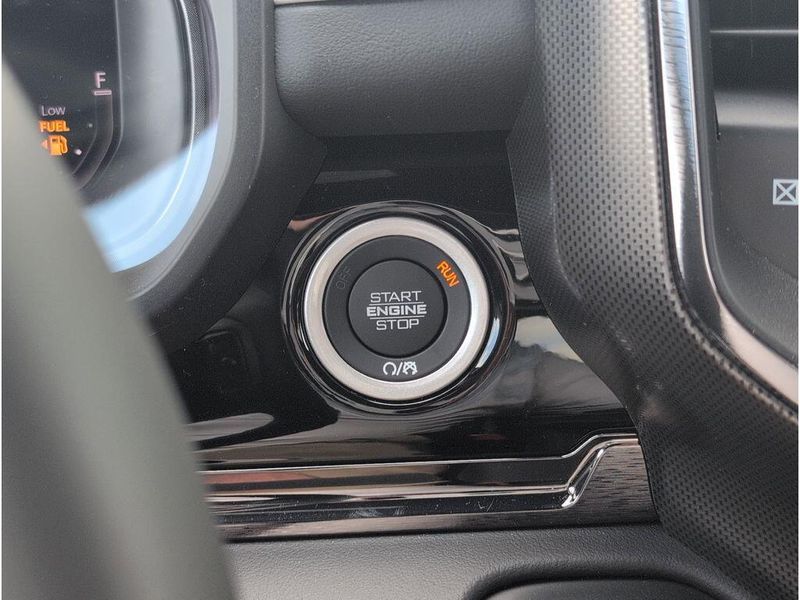 2025 RAM 1500 Limited Crew Cab 4x4 5