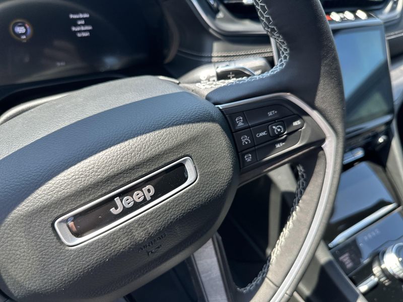 New 2025 Jeep Grand Cherokee L Limited 4x4Image 27