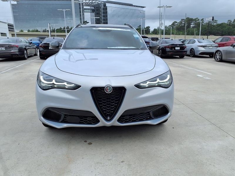 New 2026 Alfa Romeo Stelvio AwdImage 4