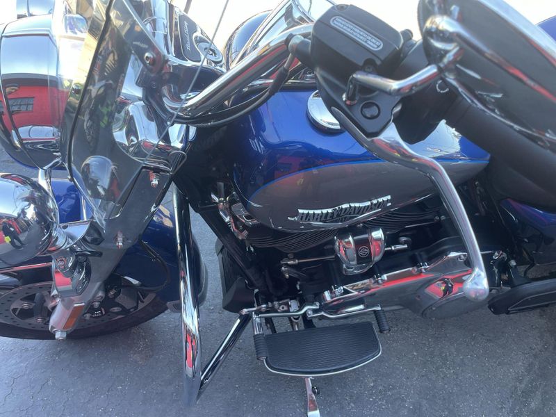 Used 2017 Harley-Davidson ROAD KING Image 23