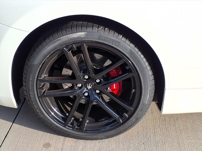 Used 2018 Maserati GranTurismo SportImage 12