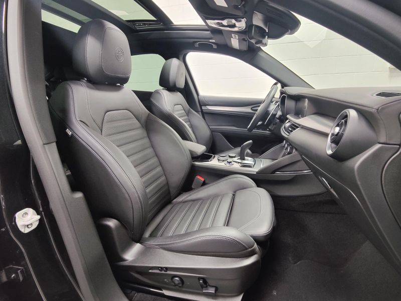 Used 2025 Alfa Romeo Stelvio Veloce Premium AWD w/SunroofImage 6