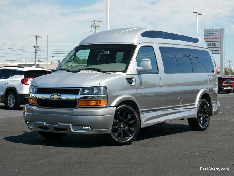 2023 Chevrolet Express 2500 Cargo photo 4