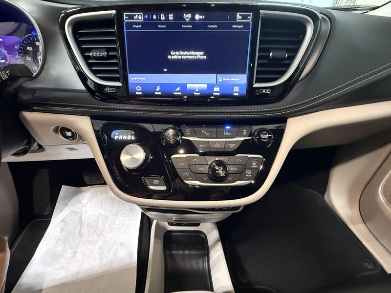 Used 2024 Chrysler Pacifica Touring LImage 22