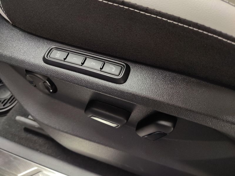 Used 2025 Volkswagen Atlas Cross Sport SEL Premium R-Line w/Sunroof/NavImage 14