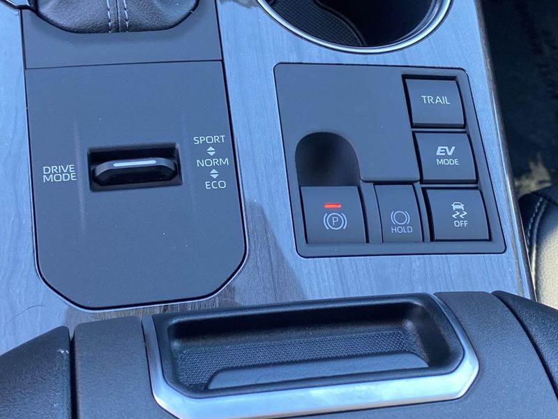 New 2025 Toyota Highlander Hybrid LimitedImage 19
